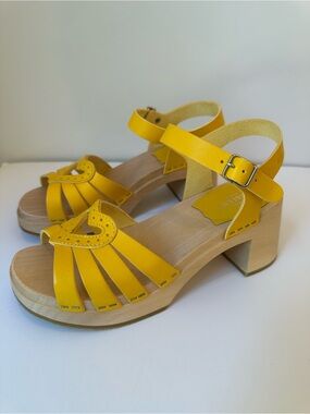 New! Swedish Hasbeens Heart Medallion Yellow Leather Ankle-Strap Sandals